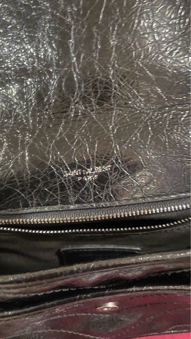 YSL two way (Category: Luxury Bags & Wallets) located in Valencia. Submitted by srn_stchl (Listing ID 1461237962, Image 3). Description: .
