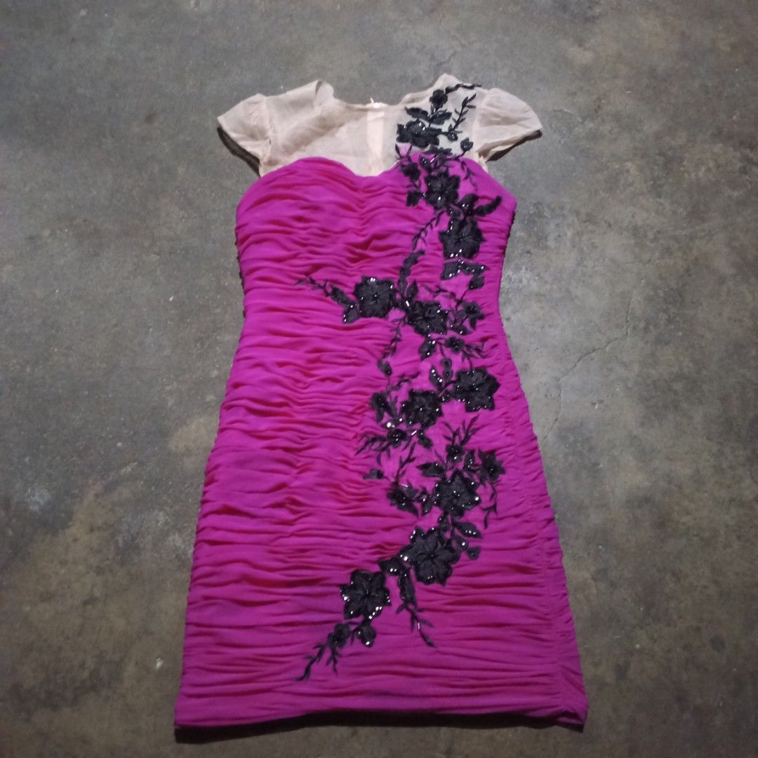 Z Alex c (Category: Dresses) located in Manila. Submitted by tcbukay_zxc25 (Listing ID 1461252116, Image 1). Description: good condition.