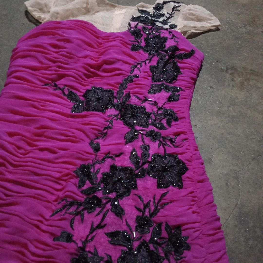 Z Alex c (Category: Dresses) located in Manila. Submitted by tcbukay_zxc25 (Listing ID 1461252116, Image 2). Description: good condition.