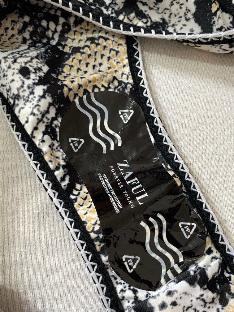 Zaful Snake Print Two Piece (Category: Bikinis & Swimsuits) located in Naga. Submitted by she_clutter (Listing ID 1461130242, Image 2). Description: .
