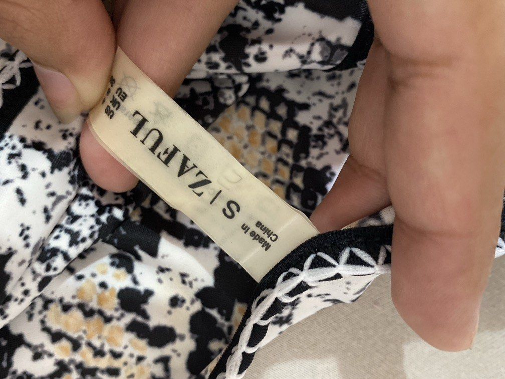 Zaful Snake Print Two Piece (Category: Bikinis & Swimsuits) located in Naga. Submitted by she_clutter (Listing ID 1461130242, Image 3). Description: .