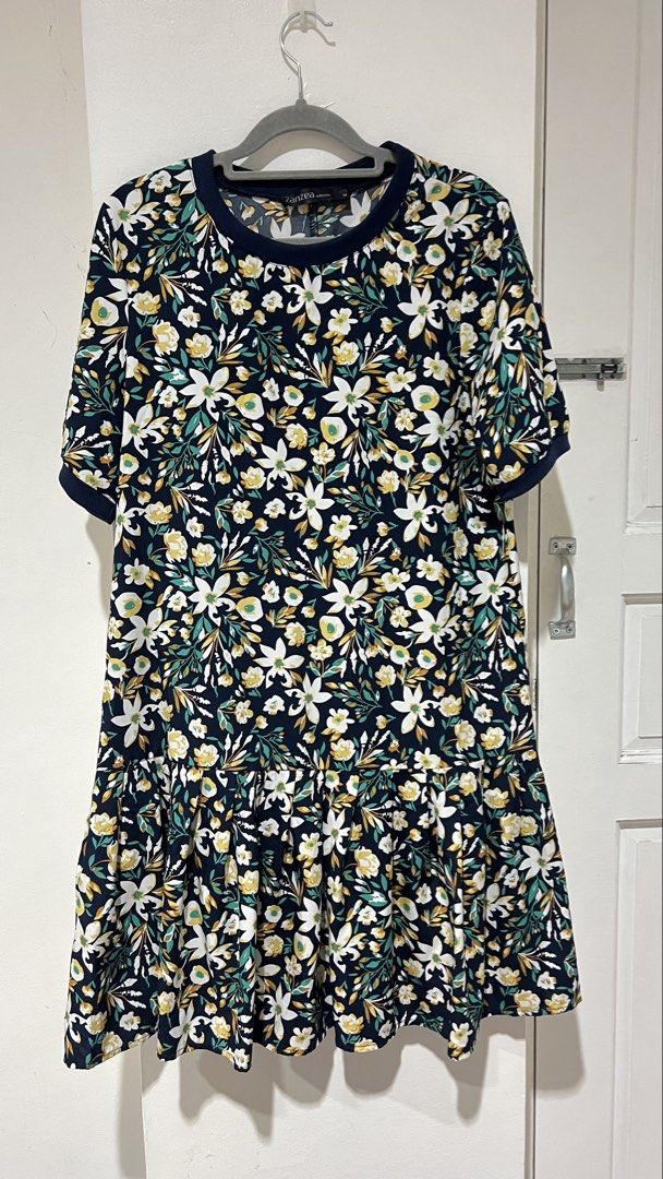 Zanzea Floral Dress (Category: Dresses) located in Cebu City. Submitted by fromreggg (Listing ID 1461129340, Image 1). Description: Zanzea Floral Dress M on tag Fits M-XL P250.