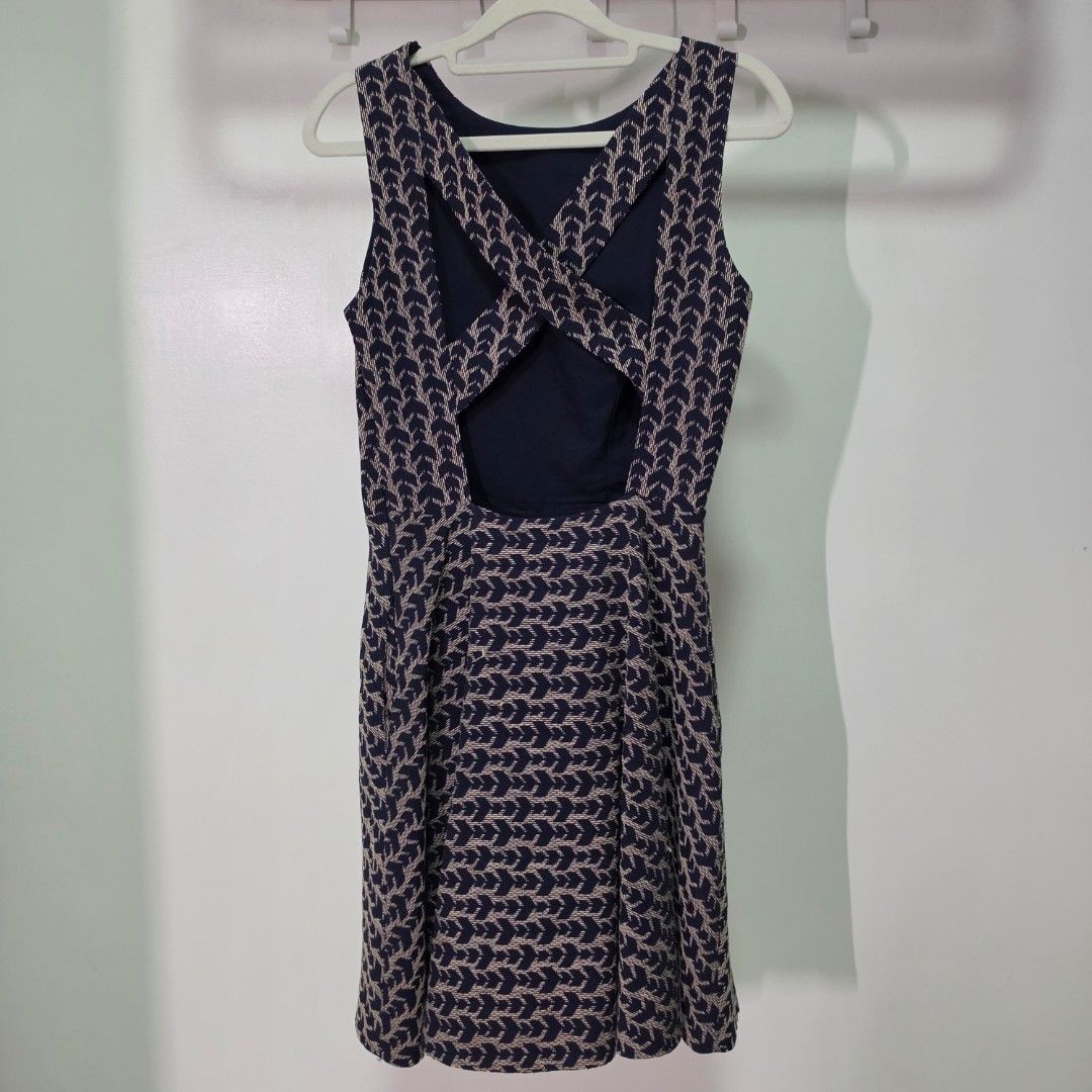 Zara Basic Navy Blue Patterned Dress Size S (Category: Dresses) located in Mandaluyong City. Submitted by Llyssa12 (Listing ID 1461249158, Image 2). Description: - Navy blue dress with a light beige pattern - Sleeveless design - Zipper closure at the side - Versatile for casual outings or dressing up -Shipping is shouldered by the buyer - Size: Small.