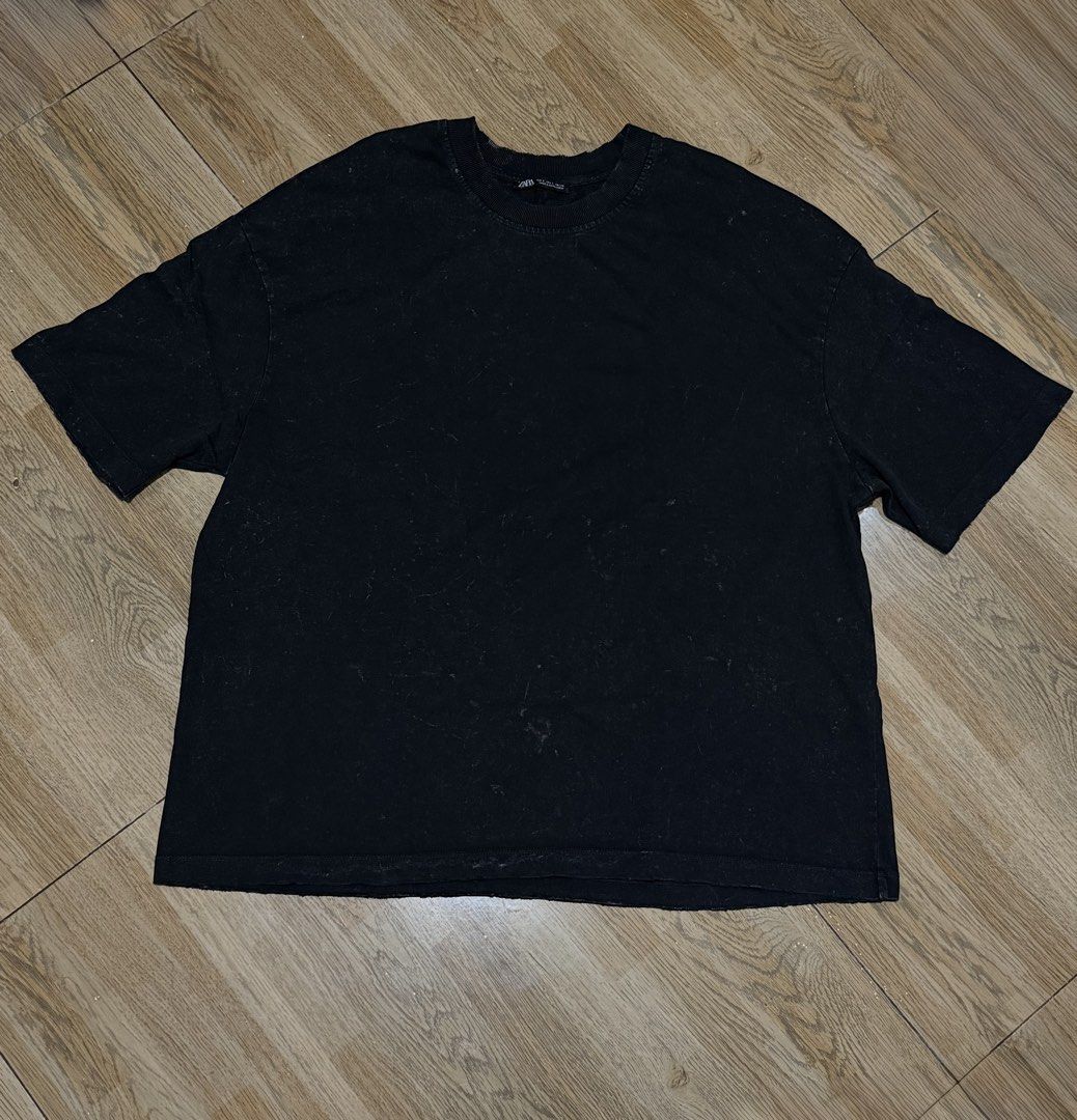 Zara Black Washed Effect Oversized T-Shirt (Category: Tshirts & Polo Shirts ) located in Quezon City. Submitted by naptimeph (Listing ID 1461261988, Image 2). Description: NO ISSUE! 100% AUTHENTIC Size: L on tag Boxy shirt Twice lang nagamit Rfs: decluttering .