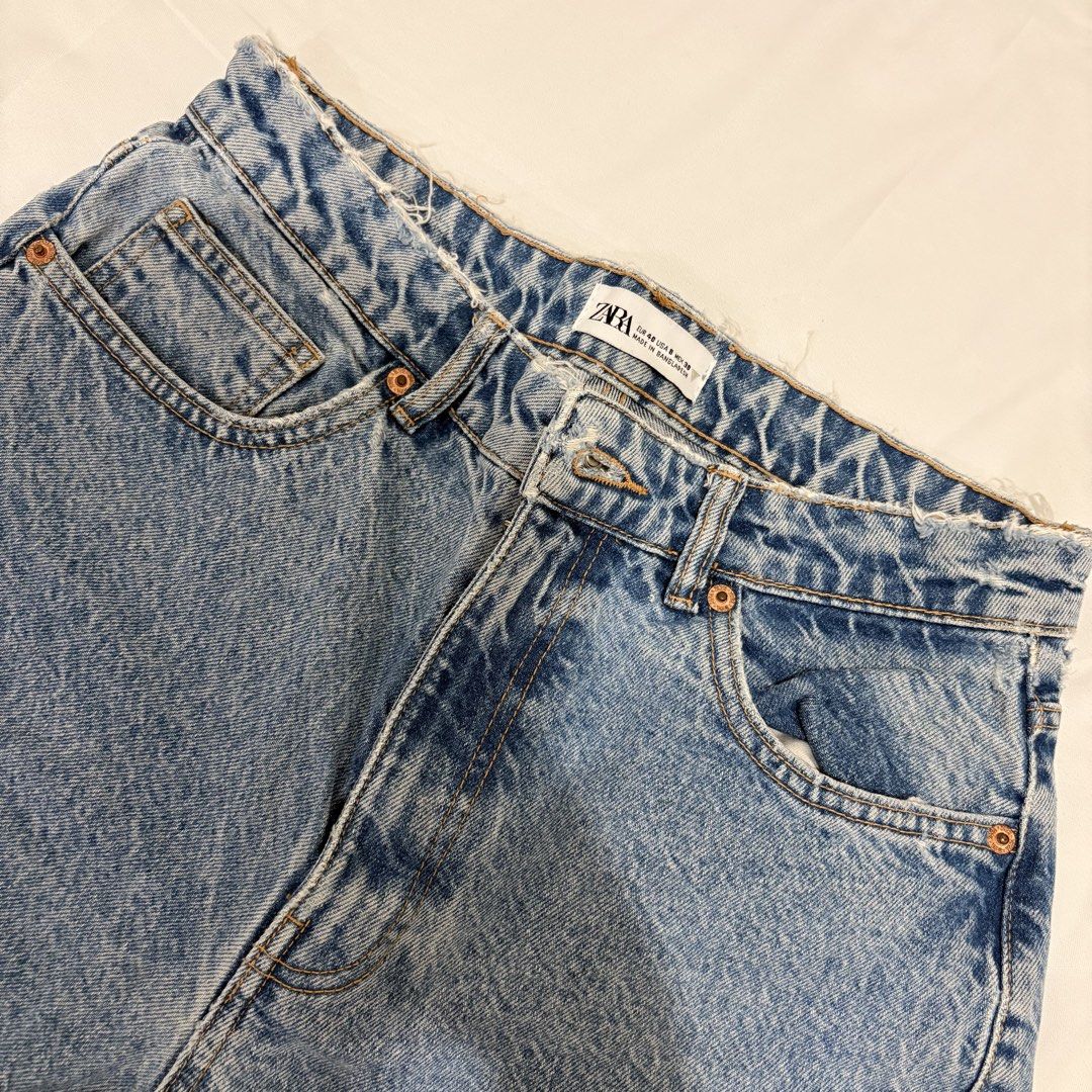 ZARA Denim Jorts (Category: Shorts) located in Manila. Submitted by t_a_s_h (Listing ID 1461222231, Image 2). Description: Size Medium/ Large Fits 26-27in.