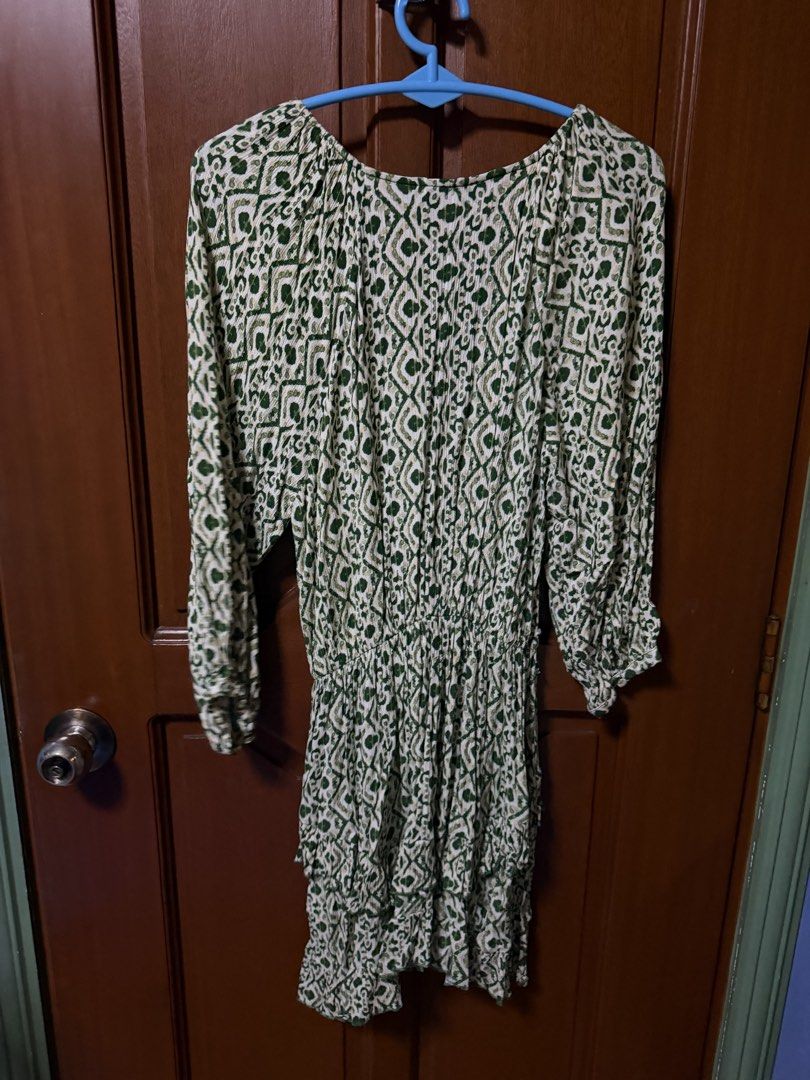 ZARA Green White Patterned Mini Dress Size S (Category: Dresses) located in Pasig City. Submitted by aprilluxcloset0812 (Listing ID 1461121838, Image 3). Description: - Cute ZARA mini dress - Green and white patterned fabric - Elasticated waist with drawstring and tassels - Ruffled hem - Long sleeves with elastic cuffs - Ideal for casual outings or beach days.
