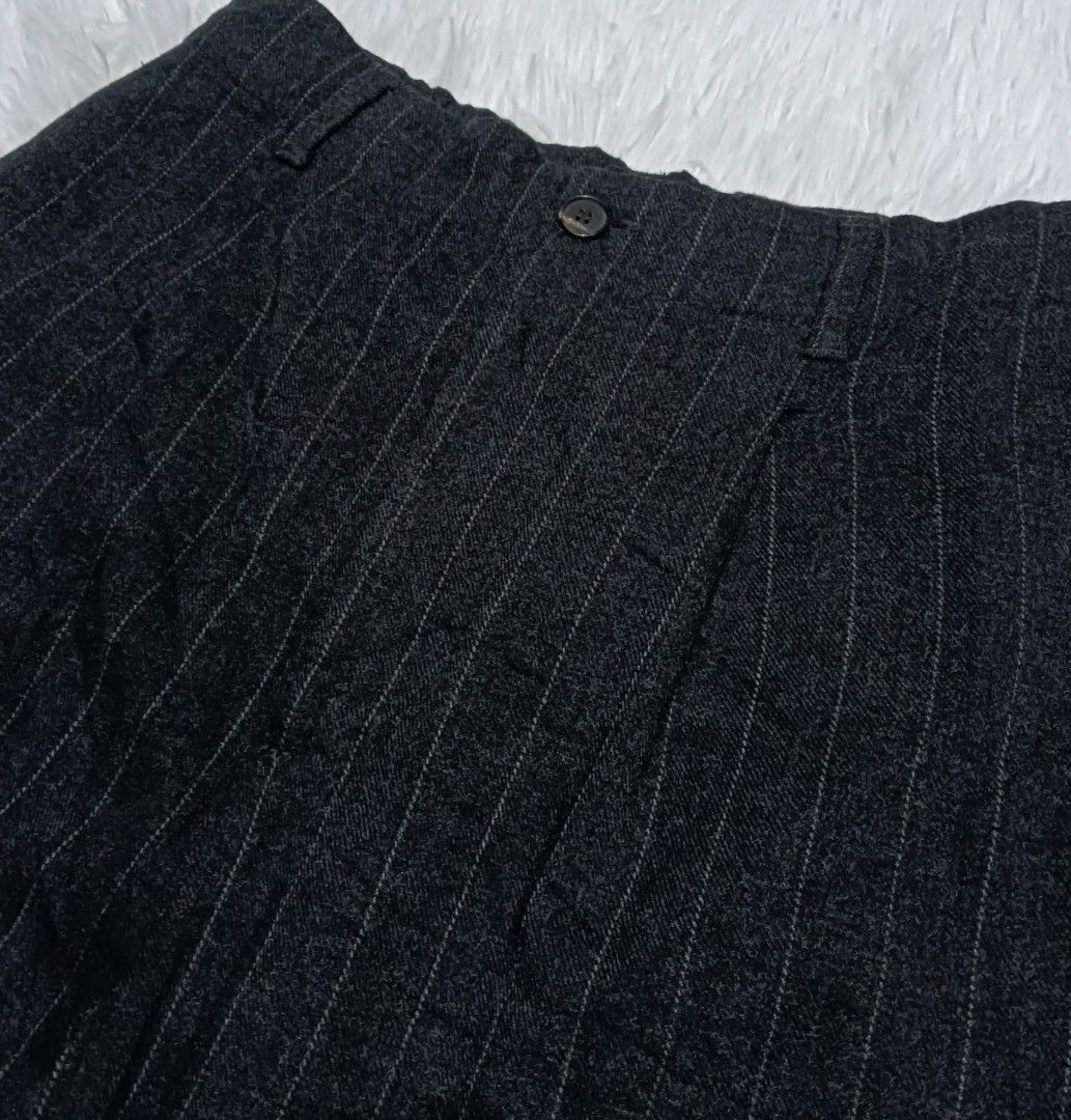 Zara highwaist trouser (Category: Other Bottoms) located in Ozamiz City. Submitted by lovethriftshop18 (Listing ID 1461255075, Image 3). Description: size 28-30 garterized likod length 36 stretchable.