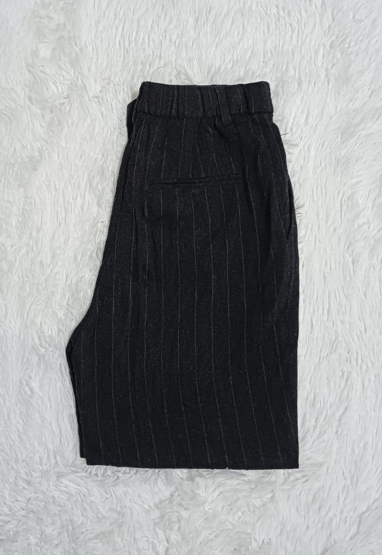 Zara highwaist trouser (Category: Other Bottoms) located in Ozamiz City. Submitted by lovethriftshop18 (Listing ID 1461255075, Image 1). Description: size 28-30 garterized likod length 36 stretchable.