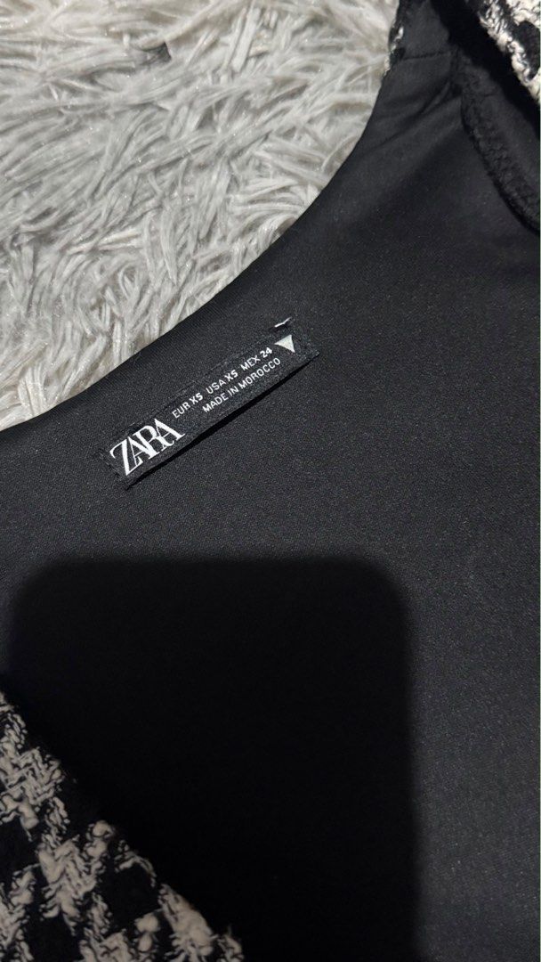 Zara Houndstooth Cropped Cardigan Sweater Jacket (Category: Coats, Jackets and Outerwear) located in Dinalupihan. Submitted by chwy_mad (Listing ID 1461280508, Image 2). Description: - Made in Morocco - Size XS in tag, but keri to S - Good Condition .