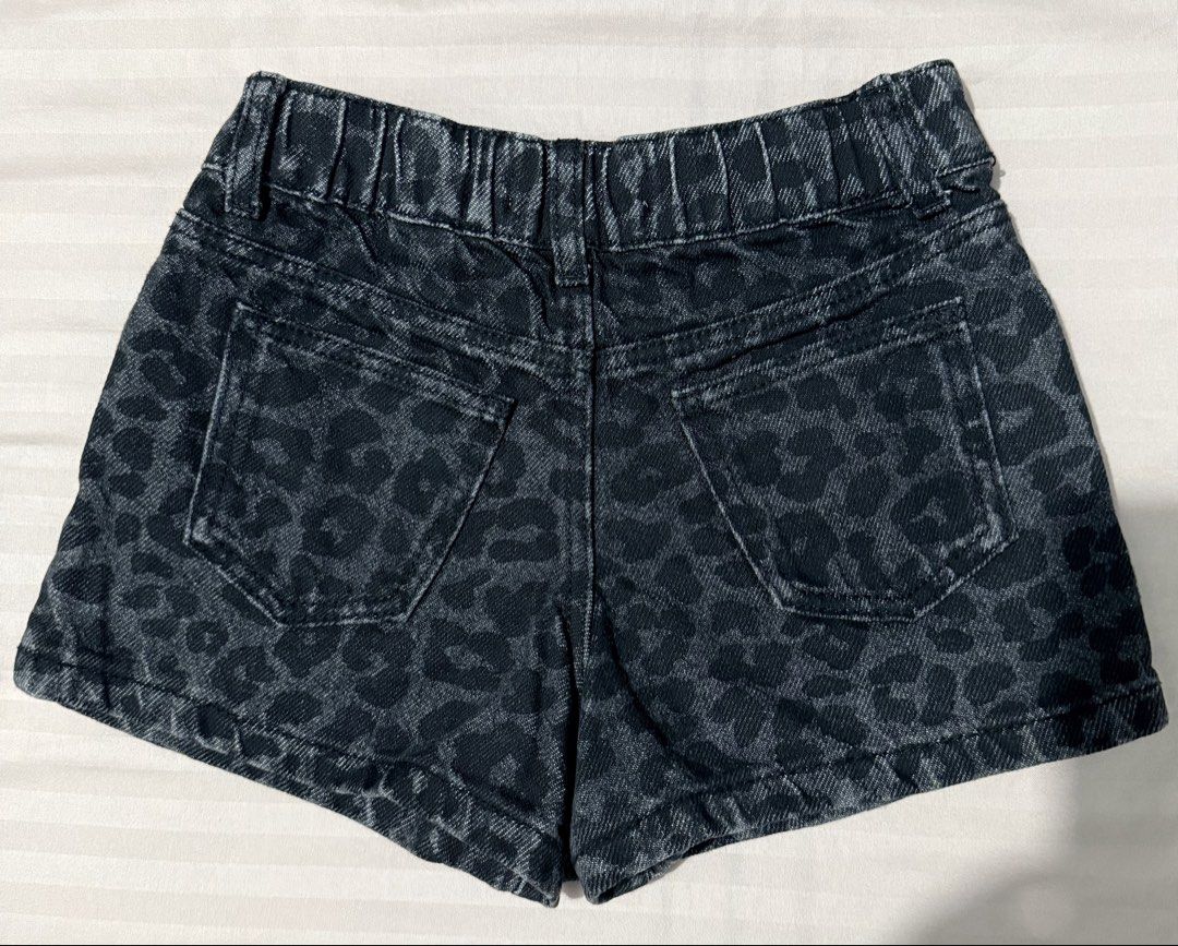 Zara Kids Leopard Print Denim Skort (Category: Babies & Kids Fashion) located in Las Pinas. Submitted by aubryan (Listing ID 1461242108, Image 3). Description: - Cute Zara skort for girls - Fun leopard print on dark wash denim - Comfortable elastic waistband - Size: 4 years (fits til 5 y/o) - Made in Bangladesh .
