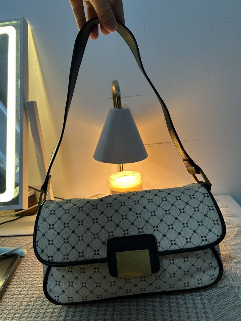 Zara kili bag (Category: Shoulder Bags) located in San Pablo. Submitted by anicahclosetonlineshop (Listing ID 1461247218, Image 3). Description: zara kili bag with minimal discoloration sa gold part magnet closure tela zipper pocket sa loob payment first gcash or bank transfer location: san pablo.laguna no meetup shipping via orange app or jnt.