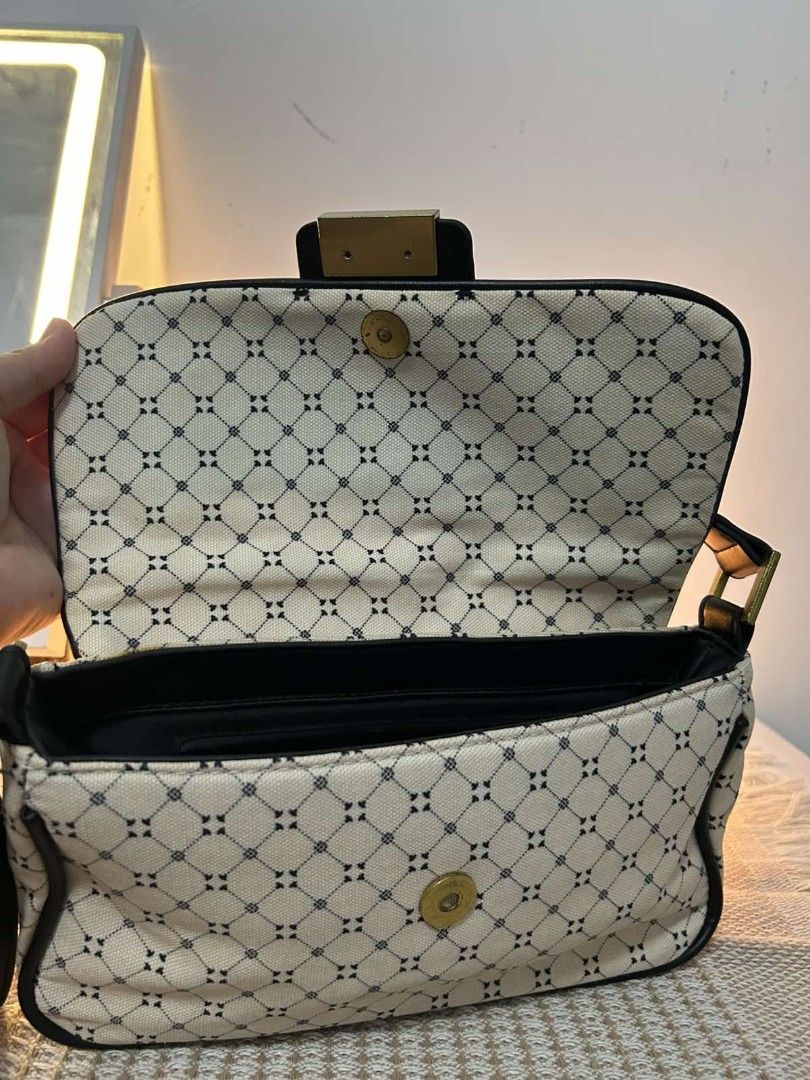 Zara kili bag (Category: Shoulder Bags) located in San Pablo. Submitted by anicahclosetonlineshop (Listing ID 1461247218, Image 2). Description: zara kili bag with minimal discoloration sa gold part magnet closure tela zipper pocket sa loob payment first gcash or bank transfer location: san pablo.laguna no meetup shipping via orange app or jnt.