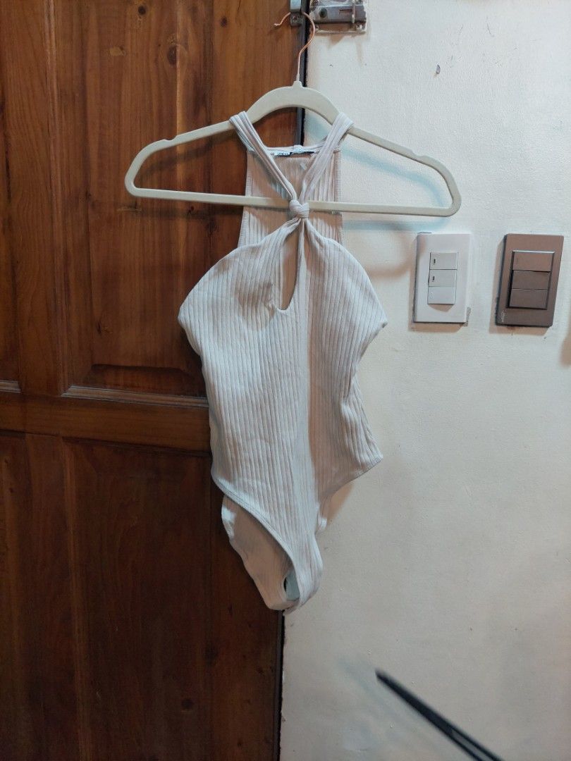 ZARA KNOTTED RIBBED BODYSUIT (Category: Others Tops) located in San Pedro. Submitted by cyanide.slug.cat (Listing ID 1461248930, Image 3). Description: m-sl 28-38" bust 28" length.