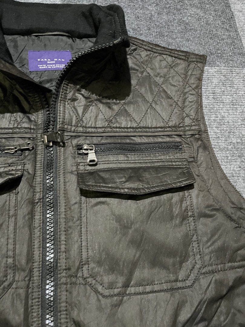 Zara Men vintage utility vest (Category: Vests) located in Naga. Submitted by kots_rojan (Listing ID 1461291565, Image 3). Description: in excellent condition size L no issue complete tags color rate 10/10.
