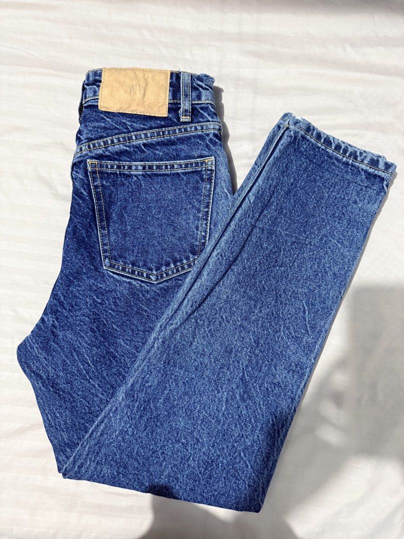 Zara Mom Jeans (Category: Jeans) located in Las Pinas. Submitted by aubryan (Listing ID 1461301119, Image 2). Description: Authentic not overruns In excellent condition Size: 32 ( fits 24-25).