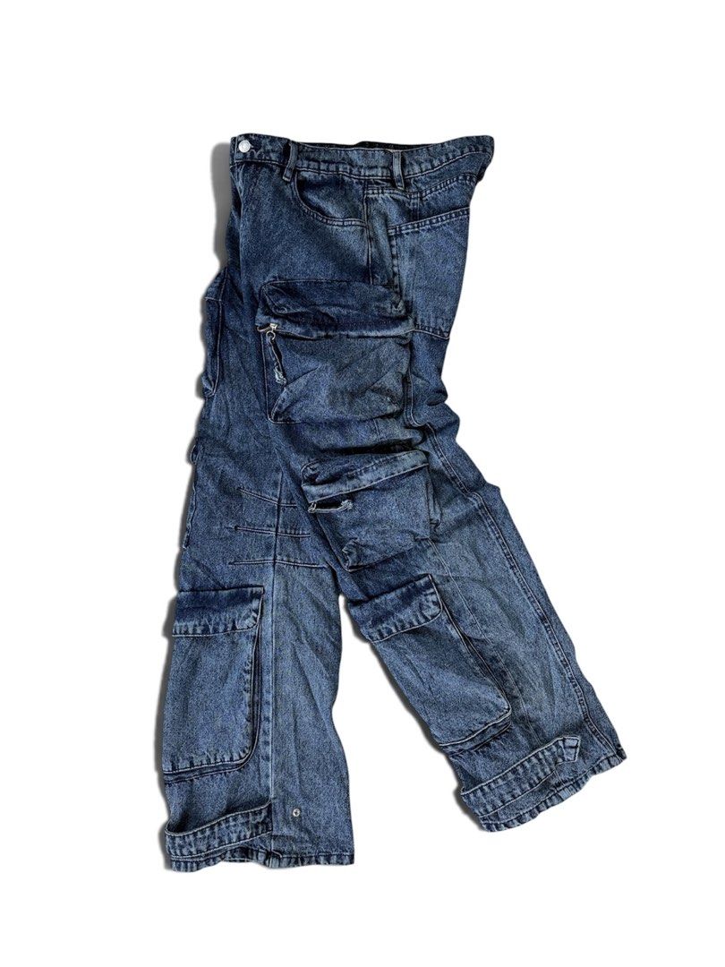 Zara Multi pocket denim pants (Category: Jeans) located in Cebu City. Submitted by bestpicked (Listing ID 1461166554, Image 2). Description: Authentic Excellent condition Size 32 on tag Waistline 32-34 Length 45 No issue Location - Guadalupe Cebu City.