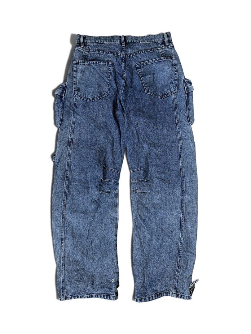 Zara Multi pocket denim pants (Category: Jeans) located in Cebu City. Submitted by bestpicked (Listing ID 1461166554, Image 3). Description: Authentic Excellent condition Size 32 on tag Waistline 32-34 Length 45 No issue Location - Guadalupe Cebu City.
