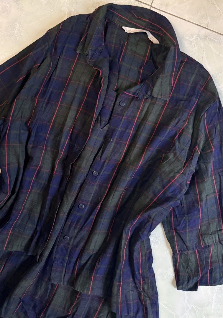 ZARA Plaid Long Sleeve Shirt (Category: Tshirts & Polo Shirts ) located in General Santos City (Dadiangas). Submitted by ssssshhhhhhhhh (Listing ID 1461302939, Image 2). Description: - Brand: ZARA - Color: Dark blue and green plaid - Neckline: V-neck - Closure: Button-up front - Sleeves: Long sleeves with button cuffs - Fit: Relaxed fit - Occasion: Casual wear - Size: Check label for details.