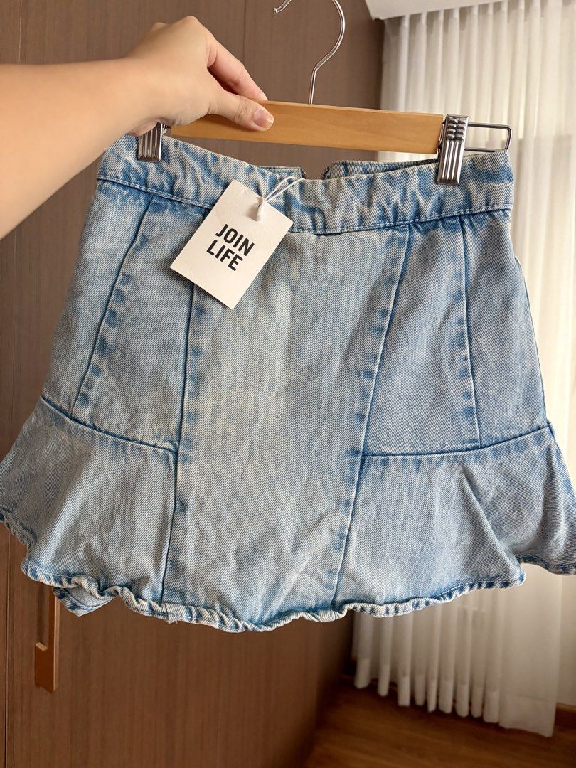 zara skirt (Category: Skirts) located in Dagupan City. Submitted by thrifttostyle (Listing ID 1461250999, Image 1). Description: FOR TAKE ALL | ₱1,200.