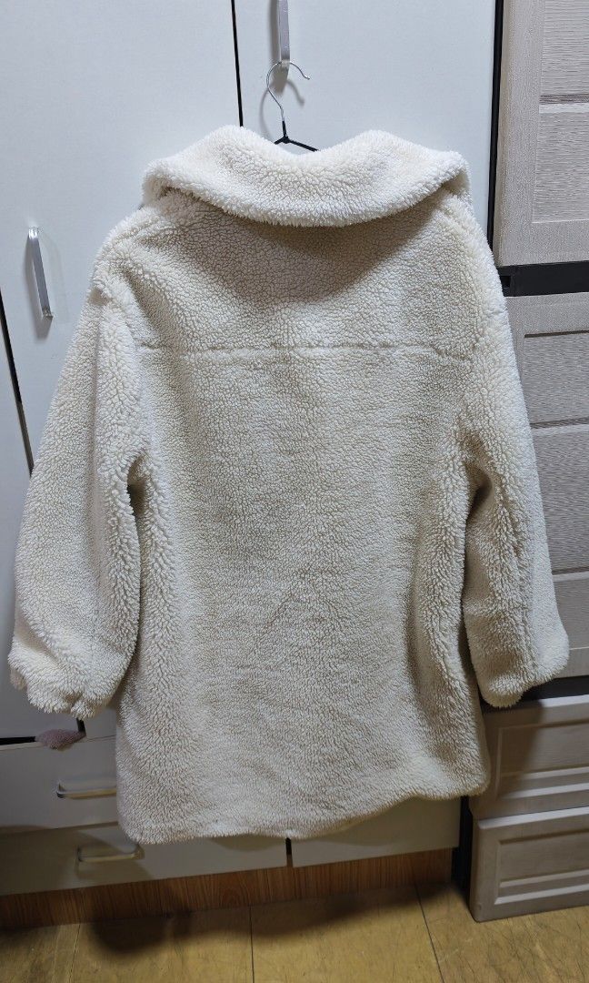 Zara Teddy Coat (Category: Coats, Jackets and Outerwear) located in Cainta. Submitted by zetsaber (Listing ID 1461242598, Image 2). Description: For sale Zara Winter coat Original 💯 Faux Fur Long coat White Medium Location Cainta Rizal.