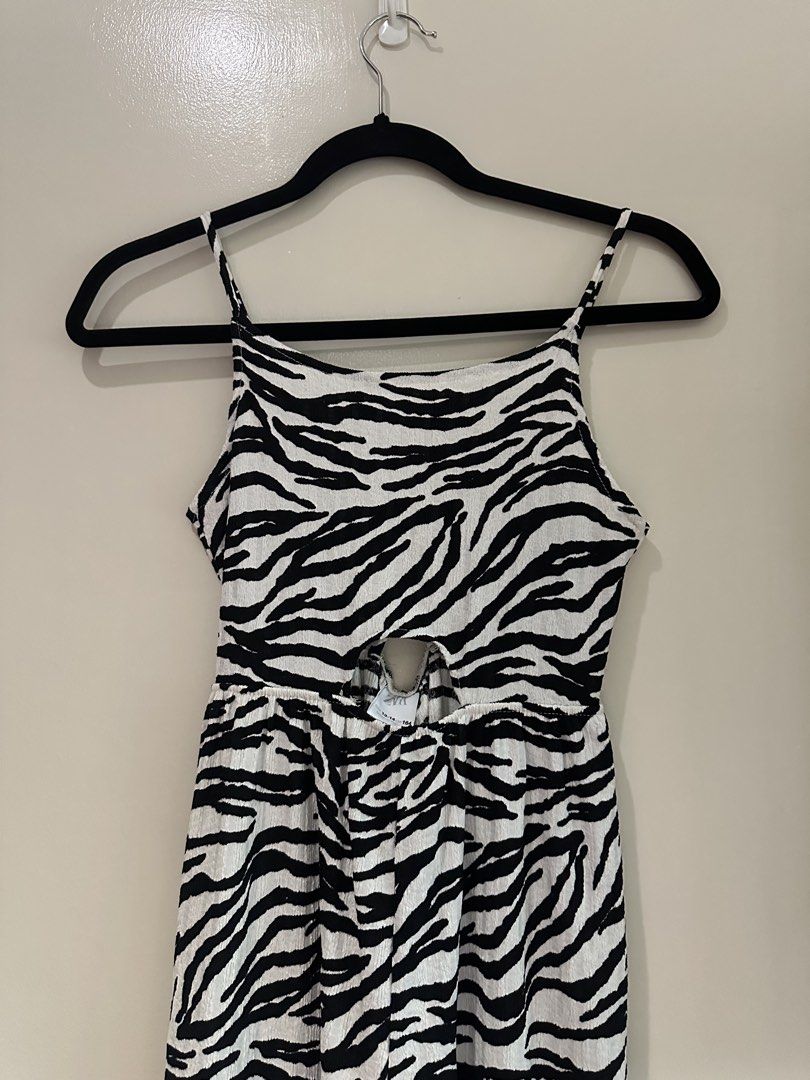 Zara Zebra Print Pantsuits Jumpsuit (Category: Jumpsuits) located in San Juan City. Submitted by keep.it.clean (Listing ID 1461167364, Image 2). Description: - Zara zebra pantsuit helping tags: h&m, zara, bershka, cotton on, uniqlo .