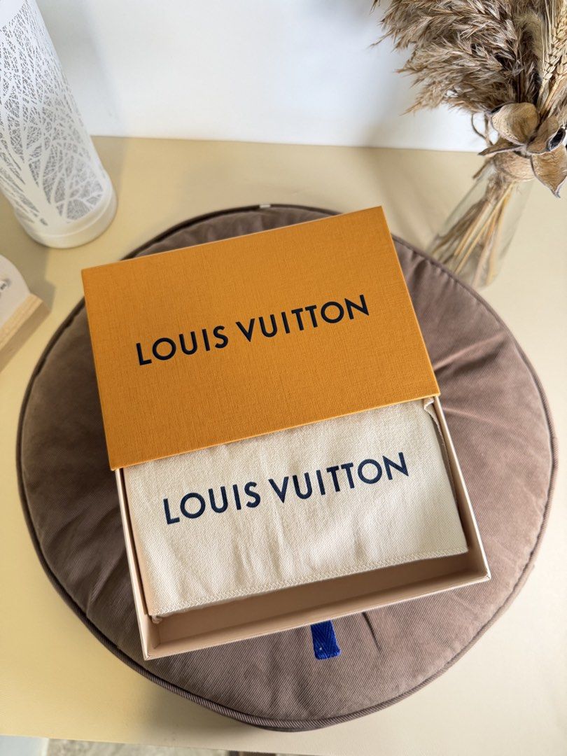 100% Authentic Louis Vuitton Sarah Monogram Wallet (Category: Luxury Bags & Wallets) located in Bulacan. Submitted by GeezLouise (Listing ID 1461410399, Image 3). Description: AUTHENTIC LV Sarah Wallet — Monogram Canvas 🟤 💯 100% Authentic | First owner 📍 Bought at LV Greenbelt 🆕 Unused / brand new condition, complete with box, dustbag, paper bag and authenticity card RFS: Decluttering 💰 ₱27,000 (SRP today is ₱42,700+ at LV boutiques — big sa