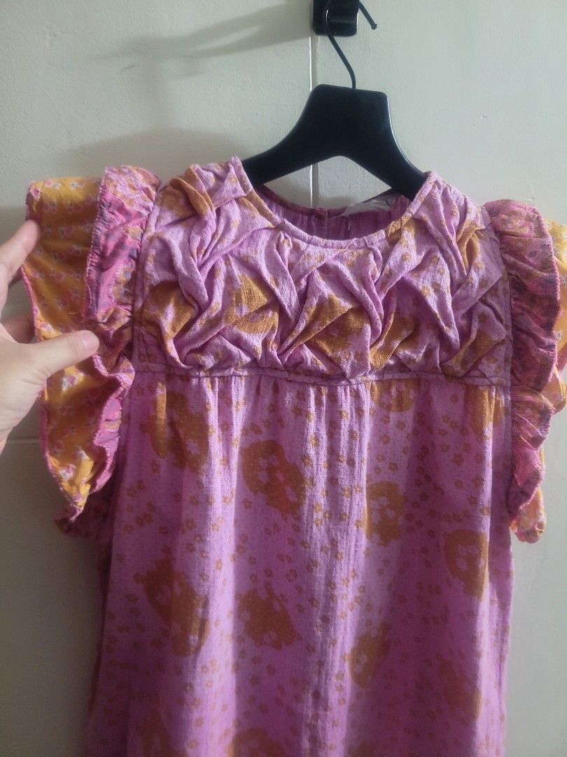 100%cotton Cute top (Category: Blouses) located in Los Banos. Submitted by lopecruz (Listing ID 1461460489, Image 3). Description: 21"armpit laid flat 21"length like new no flaws S-Medium.