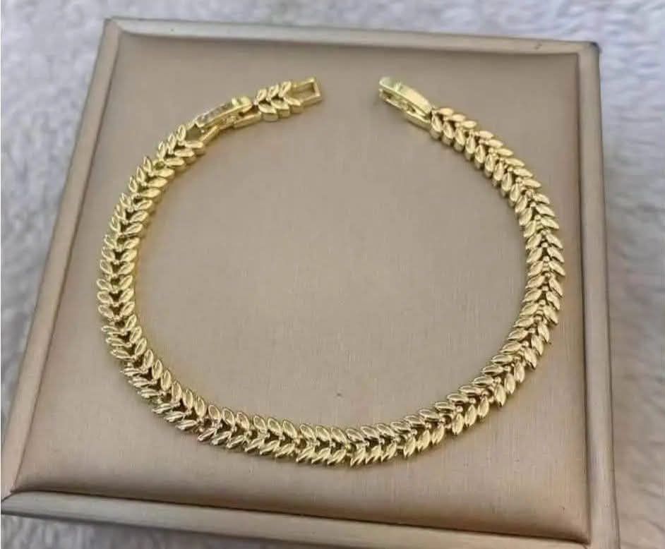 14K Vermeil Gold Bracelet (Category: Bracelets) located in Caloocan City. Submitted by cheskhaionlinestore2.0 (Listing ID 1461456846, Image 1). Description: New Collection 🥰 14k GOLD VERMEIL Bracelet ₱900 only 📌 What is Vermeil Gold? 14K Vermiel Gold Gold vermeil (pronounced ver-may) is a high-quality type of gold-plated jewelry defined by a sterling silver base metal, a thick gold layer (at least 2.5 microns), and a gold purity of 10 karats or