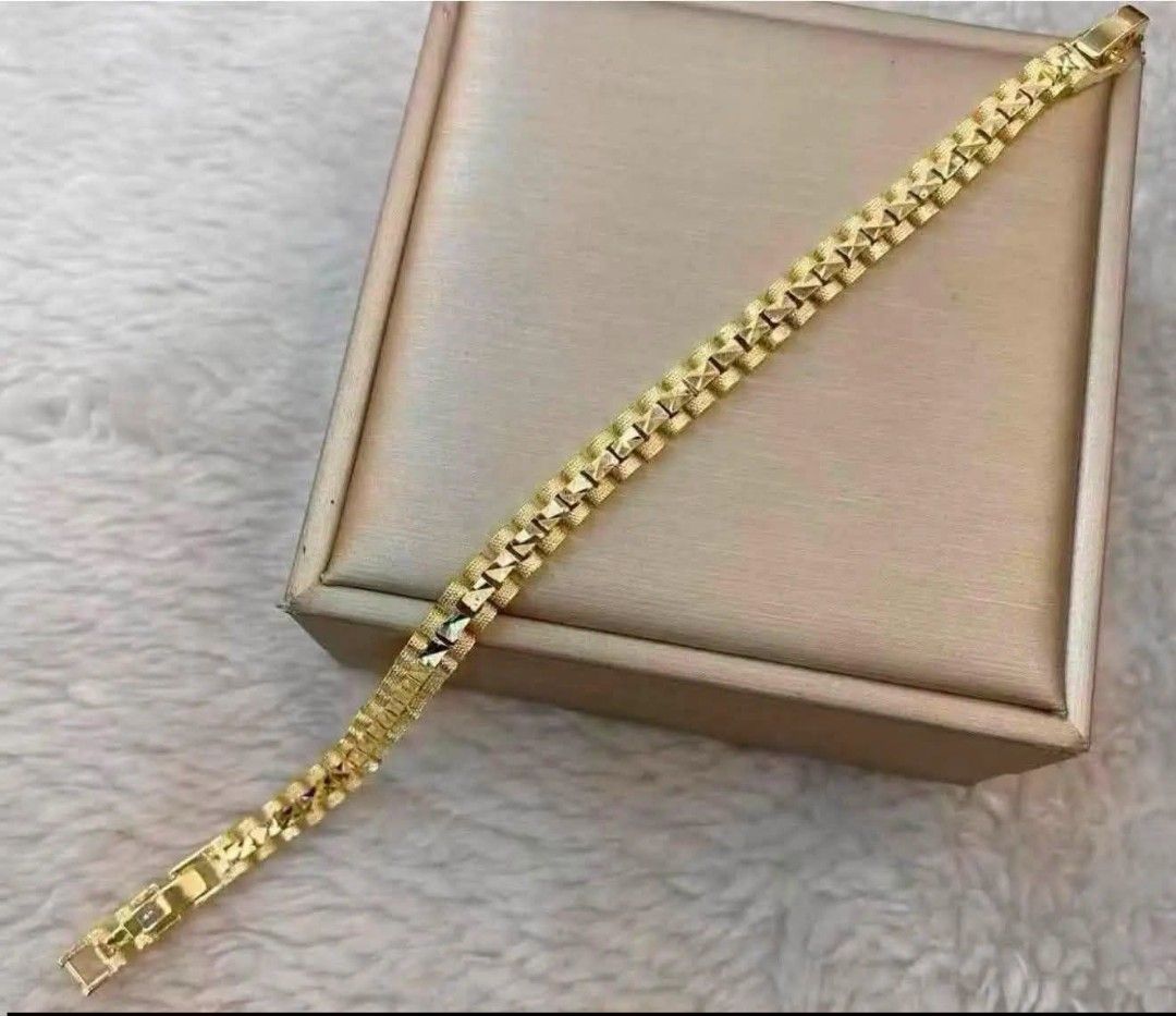 14K Vermeil Gold Bracelet (Category: Bracelets) located in Caloocan City. Submitted by cheskhaionlinestore2.0 (Listing ID 1461458793, Image 1). Description: New Collection 🥰 14k GOLD VERMEIL Bracelet ₱900 only 📌 What is Vermeil Gold? 14K Vermiel Gold Gold vermeil (pronounced ver-may) is a high-quality type of gold-plated jewelry defined by a sterling silver base metal, a thick gold layer (at least 2.5 microns), and a gold purity of 10 karats or