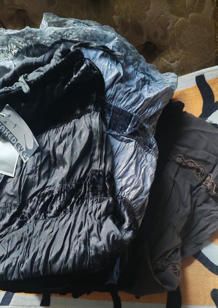16pcs long skirts (Category: Skirts) located in Quezon City. Submitted by fairviewlady11 (Listing ID 1461398070, Image 2). Description: For takes all With mark & Spencer, old navy brand.