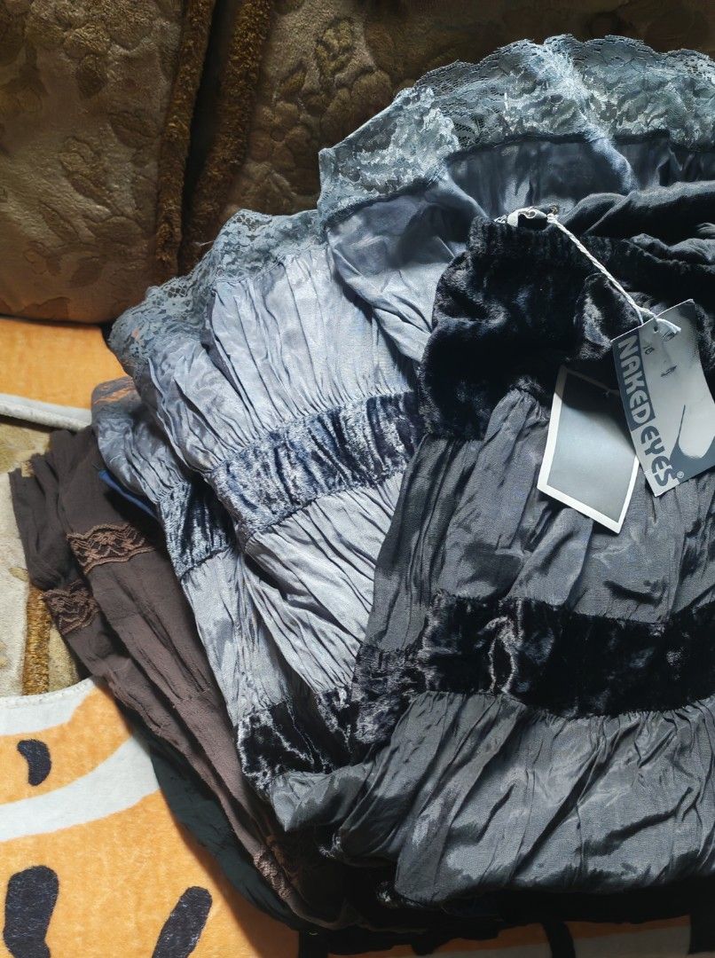 16pcs long skirts (Category: Skirts) located in Quezon City. Submitted by fairviewlady11 (Listing ID 1461398070, Image 3). Description: For takes all With mark & Spencer, old navy brand.