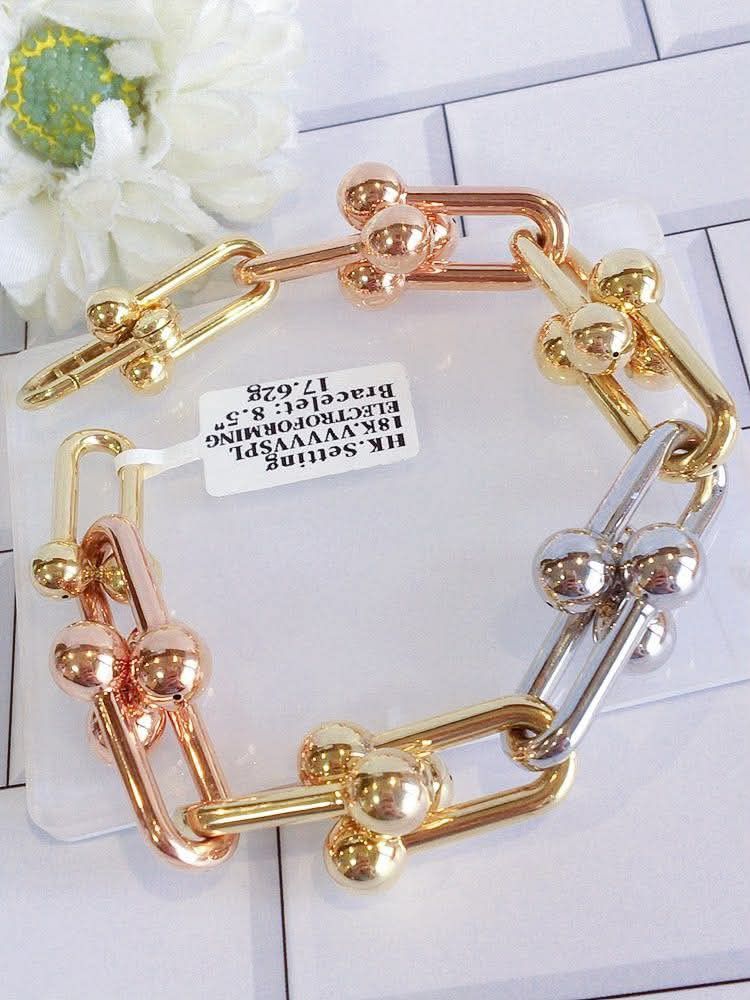 18k Hk setting gold electroform hardware bracelet (Category: Bracelets) located in Manila. Submitted by bhelgoldseller2ndaccount (Listing ID 1461508685, Image 3). Description: New!!✨New!!✨New!! Authentic 18k Hk Golds 💯pawnable/naisasanla 💯with high appraisal rate 💯good investment 💯Direct supplier price 👉OPEN for resellers 🌺please take time to evaluate their actual sizes and grams 👉Best panggift for all occasions ✅ Sold per grams not per pi