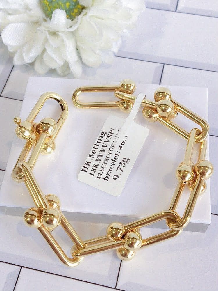 18k Hk setting gold electroform hardware bracelet (Category: Bracelets) located in Manila. Submitted by bhelgoldseller2ndaccount (Listing ID 1461508685, Image 2). Description: New!!✨New!!✨New!! Authentic 18k Hk Golds 💯pawnable/naisasanla 💯with high appraisal rate 💯good investment 💯Direct supplier price 👉OPEN for resellers 🌺please take time to evaluate their actual sizes and grams 👉Best panggift for all occasions ✅ Sold per grams not per pi