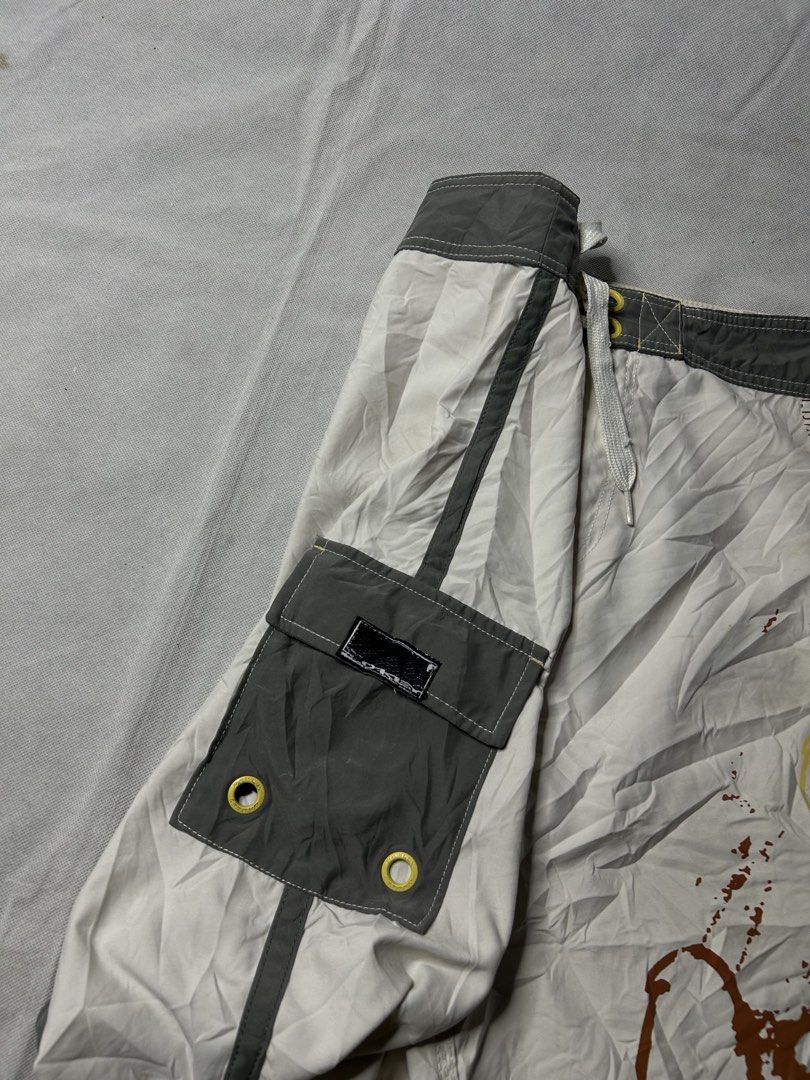 2000’s Oakley Board Shorts (Category: Swim Trunks & Board Shorts) located in Iloilo. Submitted by noy_thrift (Listing ID 1461462339, Image 3). Description: 2000’s Oakley Board Shorts Waistline 34 Length 23 Leghole 12.5 Excellent Condition No Issue.