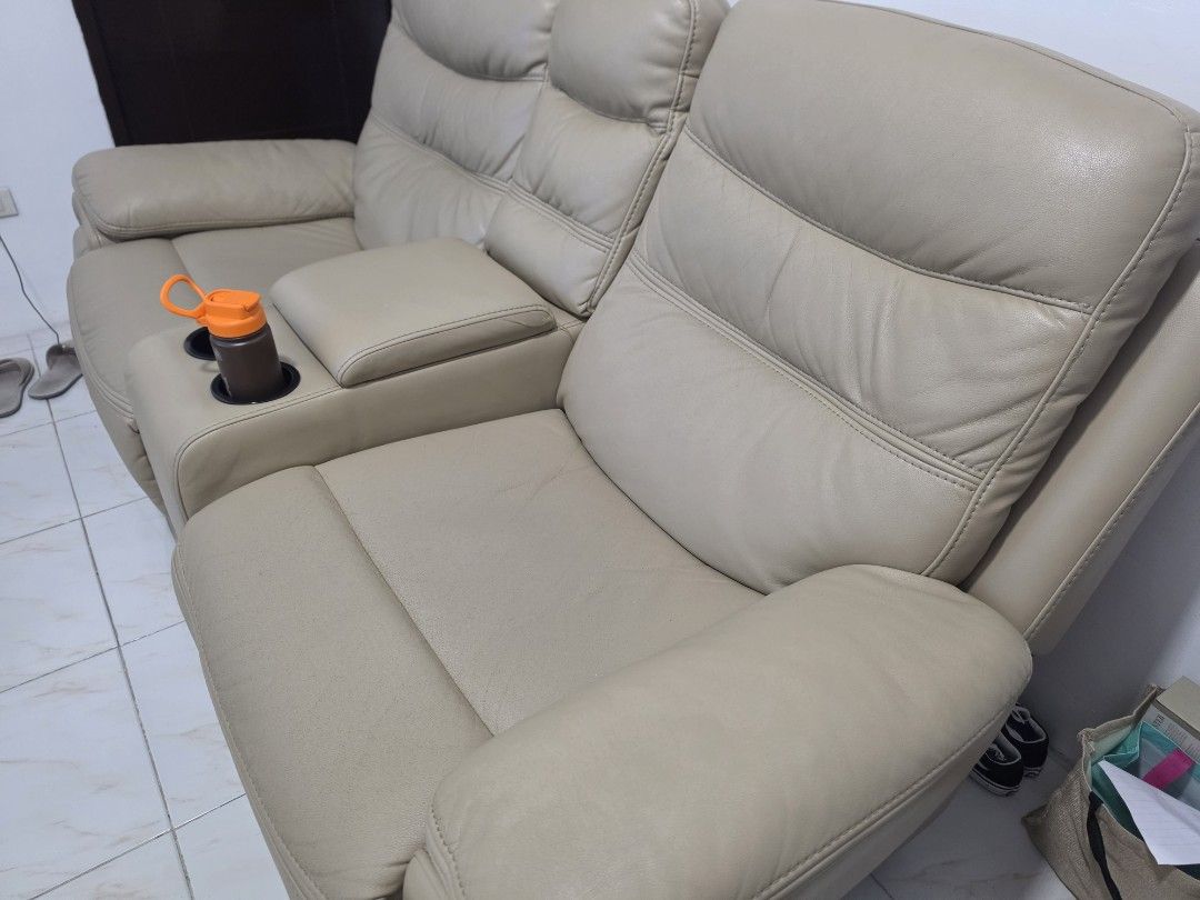 2-Seater Leather Recliner Sofa with Cup Holders (Category: Sofas) located in Manila. Submitted by fiercecat_824333 (Listing ID 1461342265, Image 3). Description: Lazy Boy 2 seater recliner seat. German Leather. For only 23k, if kunin agad, may bawas pa. We can shoulder the delivery fee if malapit lang within metro manila. Location: Pateros 1 year old palang itong sofa samin. Sobrang ganda ng leather nyan. Nabili namin 'to ng 50k brand new price. 