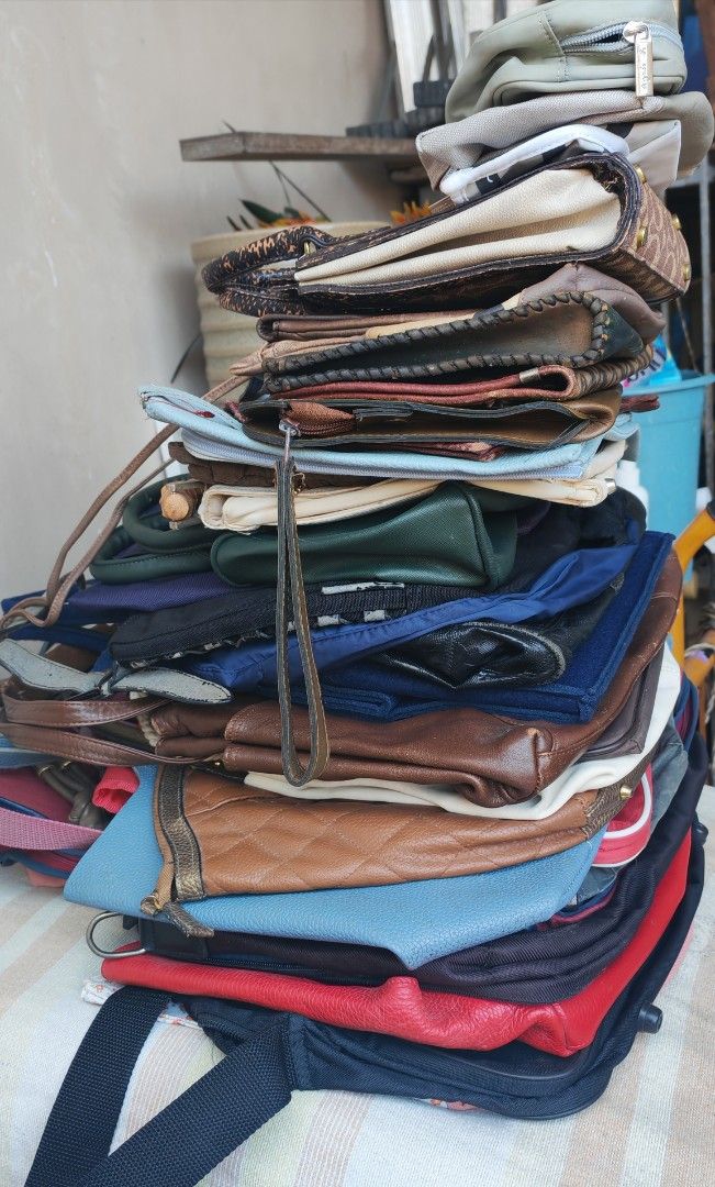 33pcs assorted bags (Category: Shoulder Bags) located in Quezon City. Submitted by fairviewlady11 (Listing ID 1461386424, Image 3). Description: Assorted bags Shoulder bags Handbags Pouches.