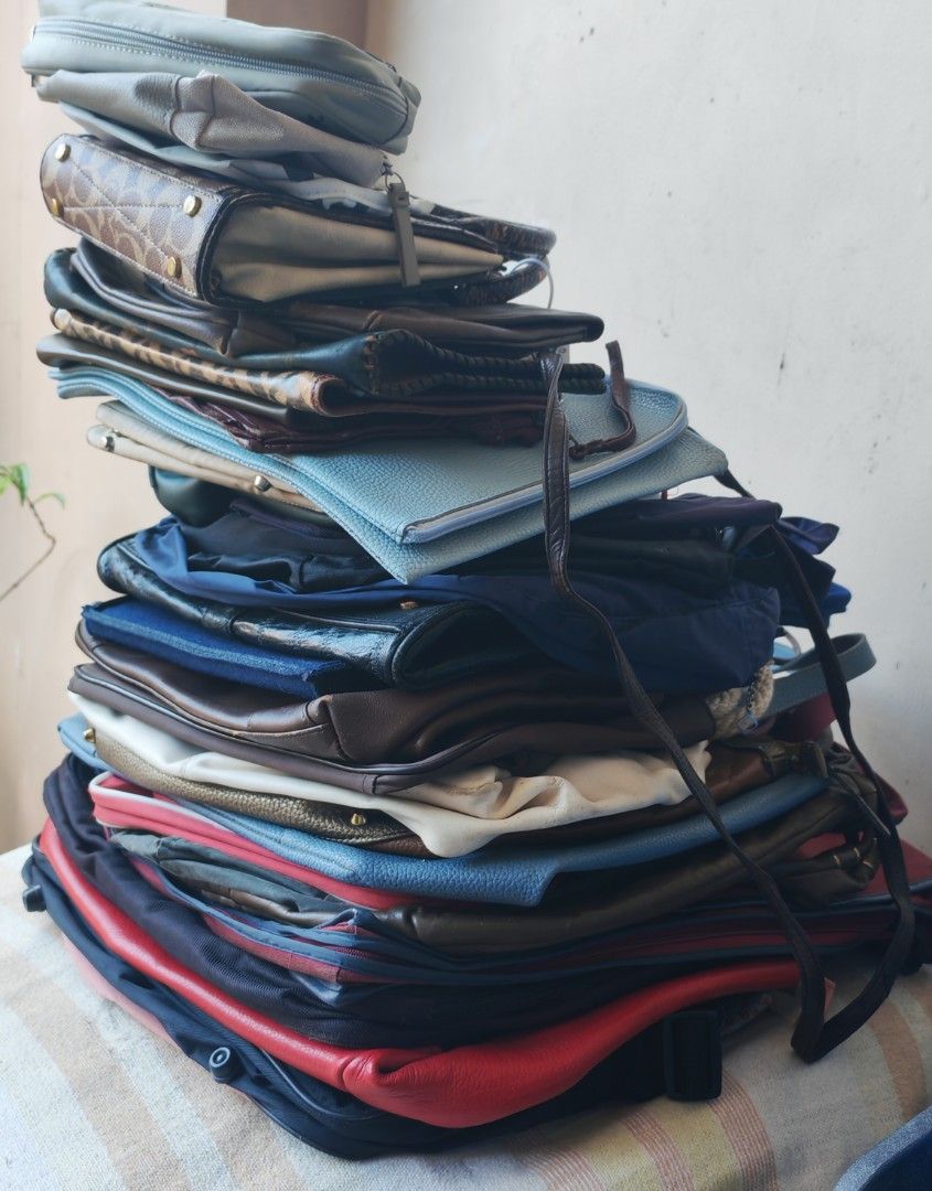 33pcs assorted bags (Category: Shoulder Bags) located in Quezon City. Submitted by fairviewlady11 (Listing ID 1461386424, Image 2). Description: Assorted bags Shoulder bags Handbags Pouches.