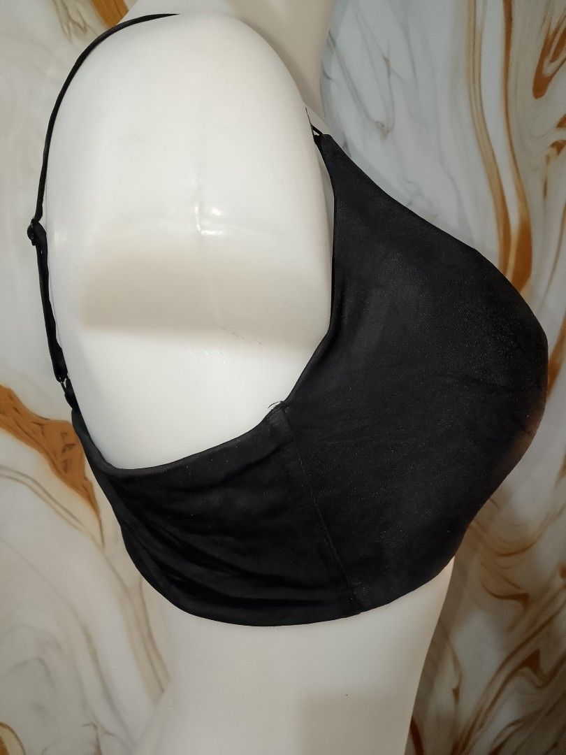 38d Warners Black Full Coverage Bra NONWIRE soft thin pads (Category: Undergarments & Loungewear) located in Manila. Submitted by truecrystal-1407 (Listing ID 1461345534, Image 2). Description: - Basic black bra for everyday wear - Full coverage design for comfort and support - Adjustable straps for a perfect fit - Secure hook-and-eye closure at the back - Made with smooth, comfortable fabric.