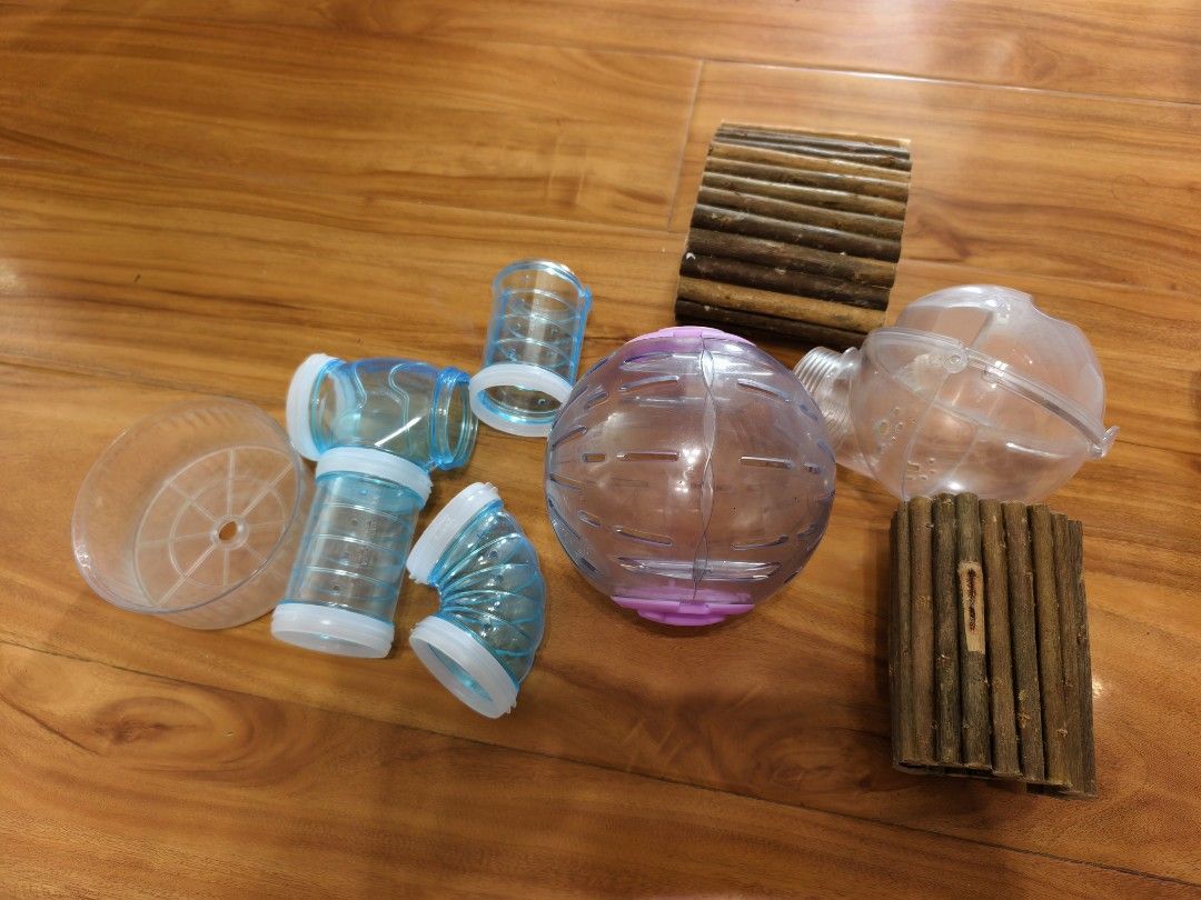 倉鼠用品 （分類：寵物家品及其他）位於 Hong Kong。 由 marktsuikalo 提交（商品編號 1461344964，圖片 3）。簡介： 二手倉鼠用品，大埔自取。
