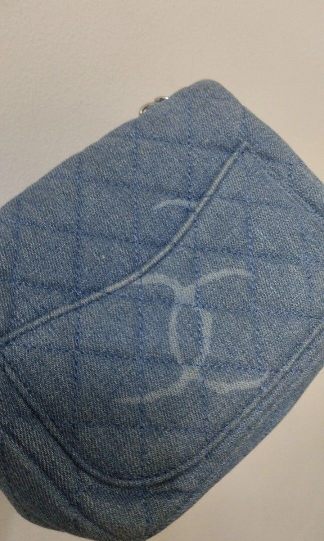 ✨ Blue Quilted Denim CC Mini Square Flap Bag (Category: Cross-body Bags) located in Santa Rosa. Submitted by leShoppe (Listing ID 1461523187, Image 2). Description: 🗝️doesn't Include the CC brooch.