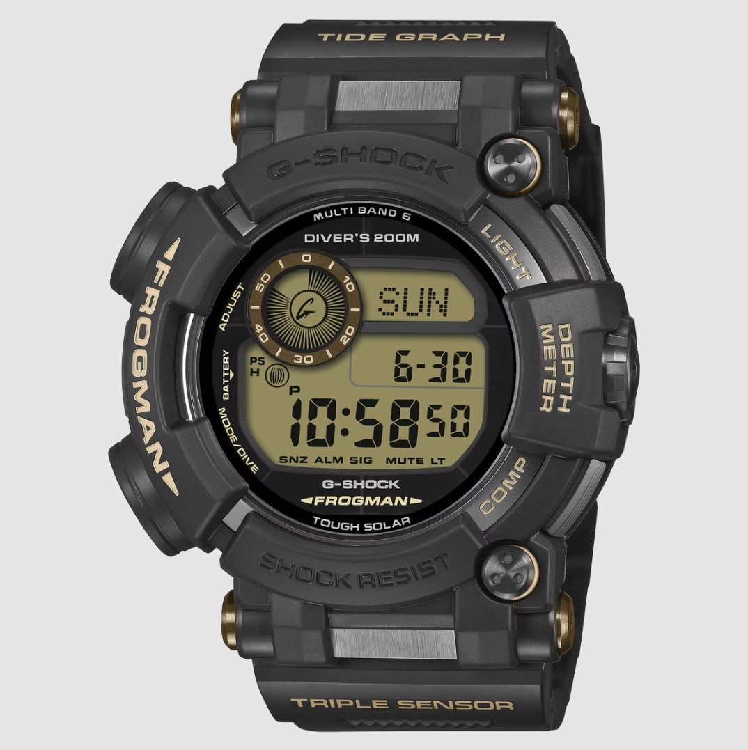 佐敦門市 預訂 日本製品 CASIO G-SHOCK 蛙人 2026 DIVERS MASTER OF G - SEA FROGMAN GWFD1000BC GWF-D1000BC-1 日本製 光能錶 潛水錶 MADE IN JAPAN （分類：手錶）位於 Hong Kong。 由 watch_outz 提交（商品編號 1461379831，圖片 1）。簡介： The G-Shock Frogman GWF-D1000BC-1JF is the first GWF-D1000 release since 2016 and the first GWF-D1000 model with a composite link band made of resin and metal. The bezel has a black diamond-like carbon (DLC) coating, and the front screws have a black ion plating. The 
