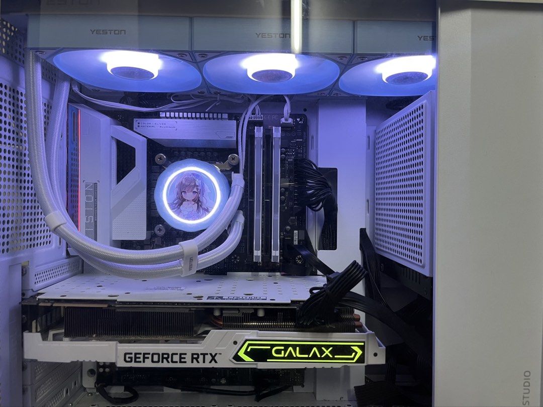 即買即用全套 i7-10700K/32GB RAM/RTX 2070 SUPER 純白電腦主機連Keyboard同Mouse （分類：桌上電腦）位於 Hong Kong。 由 anna_dd 提交（商品編號 1461443591，圖片 1）。簡介： i7-10700K GIGABYTE Z490 VISION-G CORSAIR VENGEANCE RGB PRO 16GB*2 32GB DDR4 3200MHz SAMSUNG 970 EVO PLUS 250GB（100% HEALTH） YESTON YT-360 360 AIO WATER COOLING （BRAND NEW） GALAX GEFORCE RTX 2070 SUPER 8GB WHITE CORSAIR RM750 750W GOLD POWER SUPPLY JONSBO D41 WHITE ATX CASE 1ST PLAYER DK 5.0 KEYBOARD RAZER DEATHADDER ESSENTI
