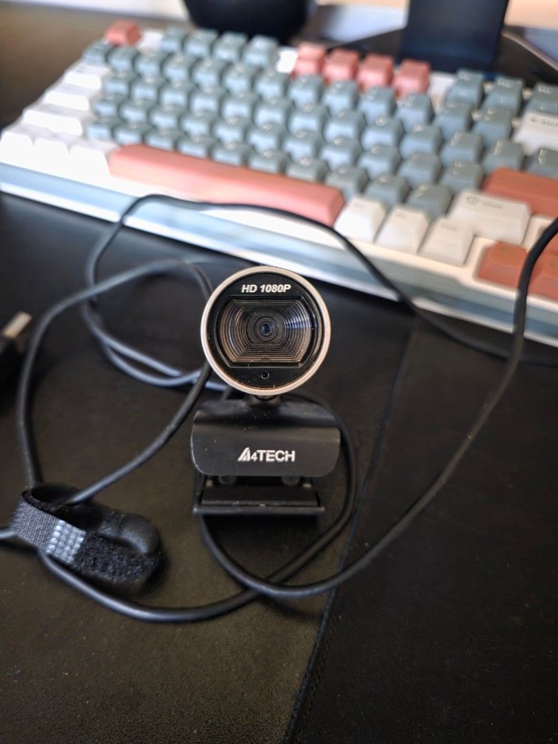 A4Tech HD 1080p Webcam (Category: Webcams) located in Paranaque City. Submitted by ocakezsells (Listing ID 1461324662, Image 1). Description: - A4Tech Webcam - Records in crisp HD 1080p resolution - Convenient clip for easy monitor attachment - Simple plug-and-play setup via USB - Ideal for video calls, online meetings, and streaming - Tested and works well.