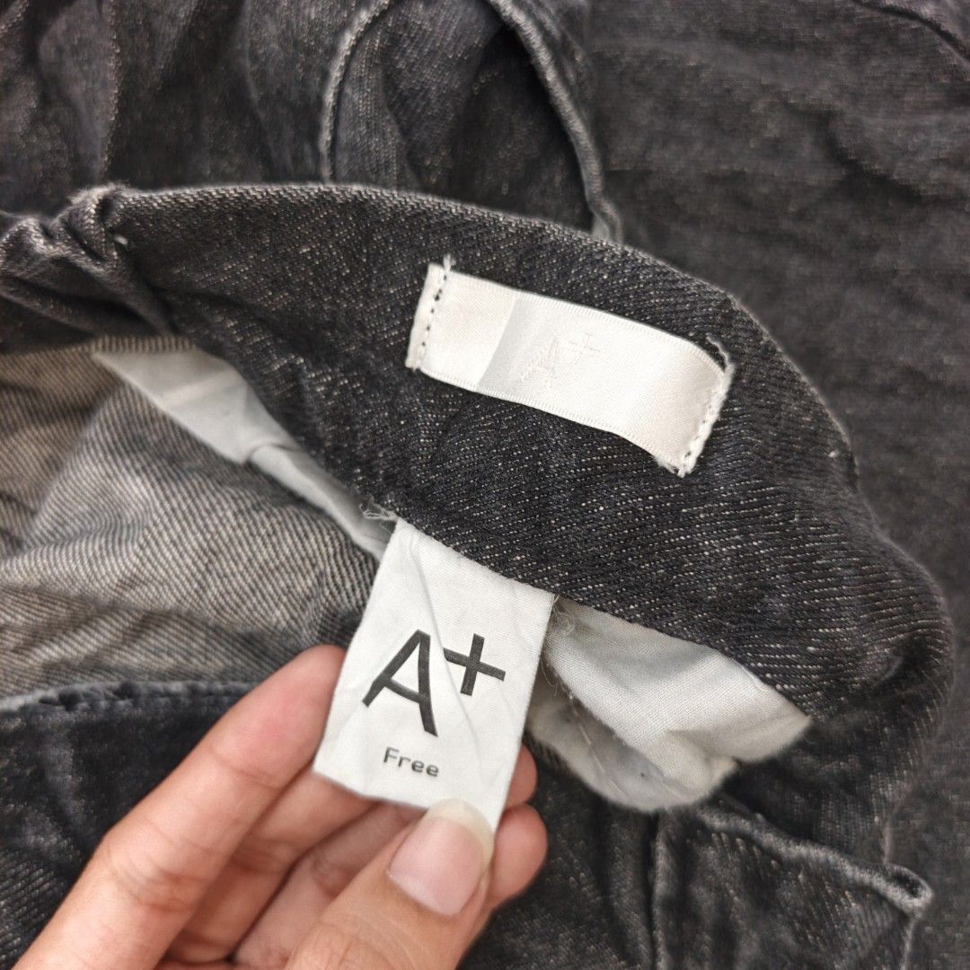 A+ Black Washed Baggy Jorts ‎ (Category: Joggers) located in Sibonga. Submitted by svenxxzc (Listing ID 1461361780, Image 3). Description: A+ Black Washed Baggy Jorts ‎Dimes (Inch)📌 ‎Waist - 28 - 36 (Garterized Back) ‎Length - 26 ‎Thigh - 16 ‎Leghole - 14 ‎Issue: ❌ ‎-Must Have ‎-Good For Psg ‎-Good Fittings ‎-Hard/Heavy/Thick Denim ‎ ‎Location: Cebu City ‎MOP: Gcash or Bank Transfer ‎Courier: J&T (sf applies) ‎Strictly Payment First💸.