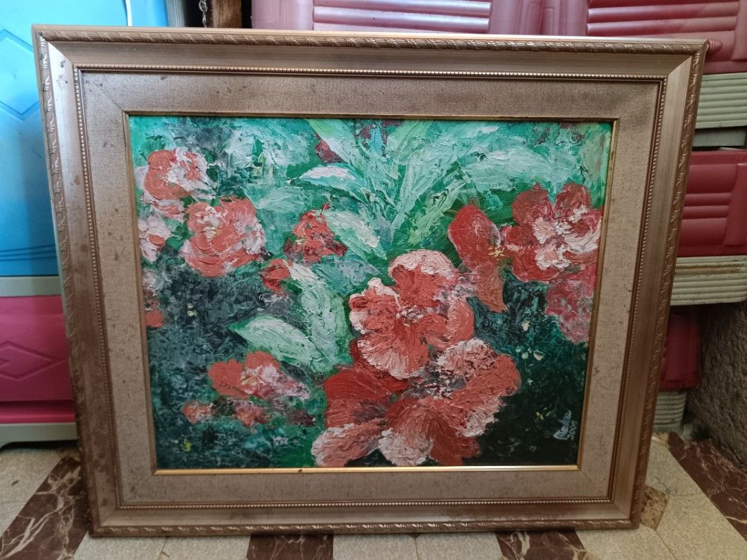 A blurst of reds & greens (Category: Other Home Decor) located in Manila. Submitted by caaths_collection (Listing ID 1461352389, Image 1). Description: what you see its what you get.