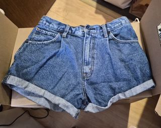 (Category: ) located in . Submitted by vivnnn (Listing ID 1461561110, Image 1). Description: .