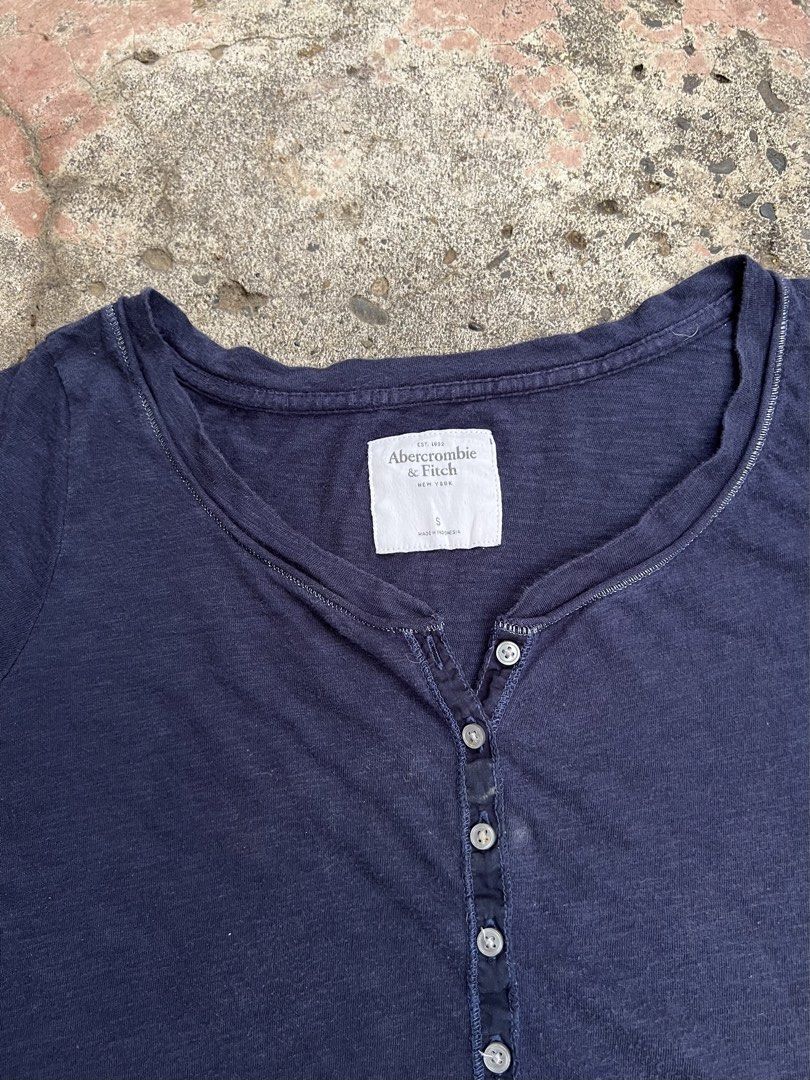 Abercrombie & Fitch Henly Top (Category: Shirts) located in Dapitan. Submitted by gelbread (Listing ID 1461500658, Image 3). Description: .