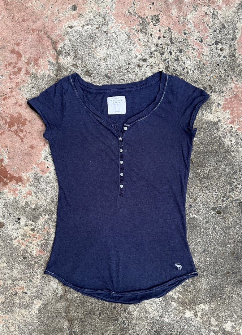 Abercrombie & Fitch Henly Top (Category: Shirts) located in Dapitan. Submitted by gelbread (Listing ID 1461500658, Image 1). Description: .
