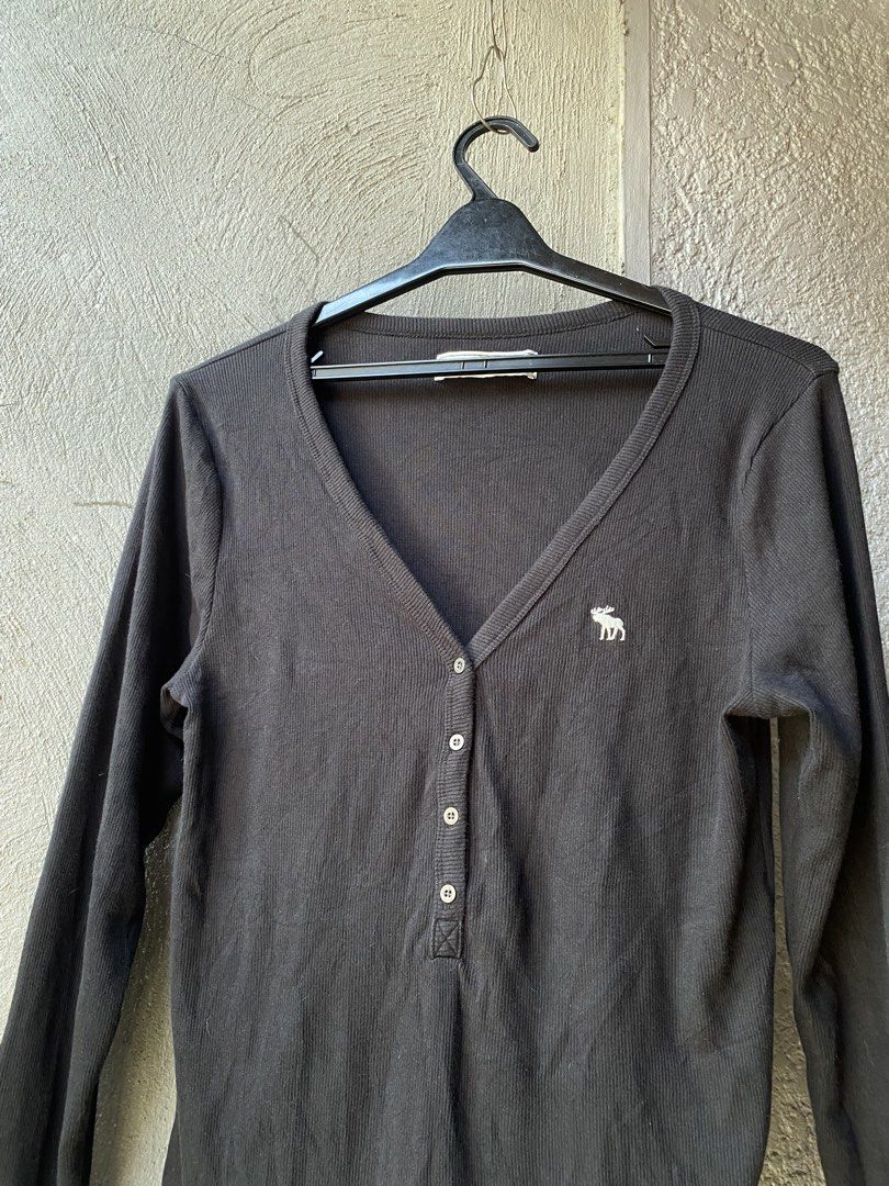 Abercrombie henley top (Category: Activewear) located in Las Pinas. Submitted by mark2k05 (Listing ID 1461394659, Image 2). Description: .