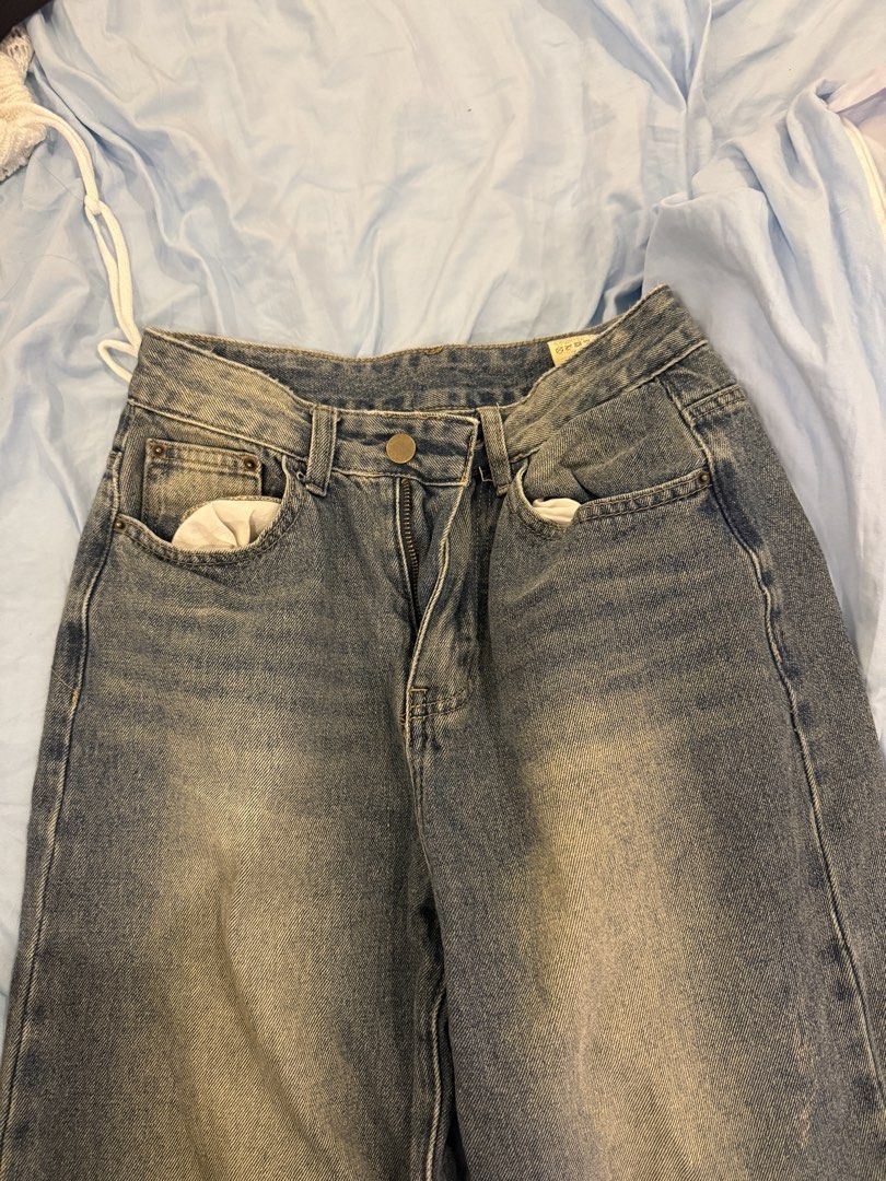 Acid Washed Highwaisted Jeans (Category: Jeans) located in Quezon City. Submitted by tropicaleaux (Listing ID 1461327877, Image 1). Description: .
